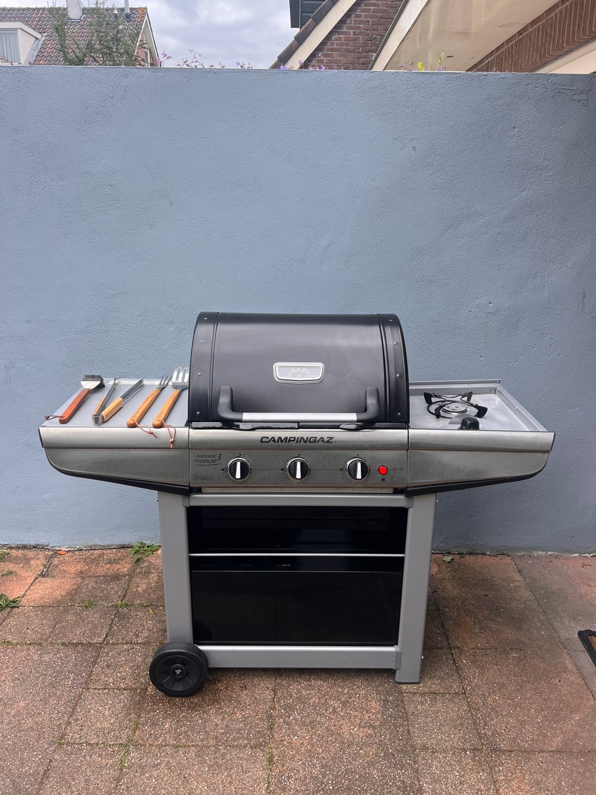 Grote BBQ | Gas barbecue | 3 branders + groot grilloppervlak, Tuin en Terras, Gasbarbecues, Ophalen, Zo goed als nieuw
