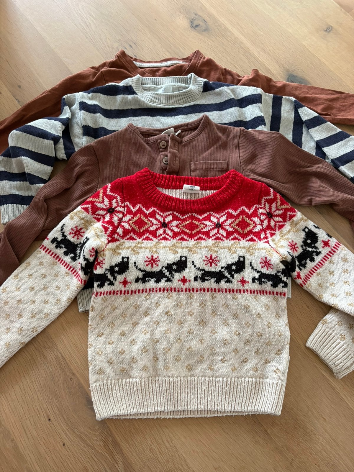 Gratis: trui/sweaters, Kinderen en Baby's, Ophalen, Maat 110