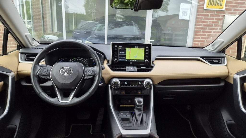 Foto 3 van Toyota RAV4 2.5 Hybrid Executive, Panoramadak, Trekhaak NL A