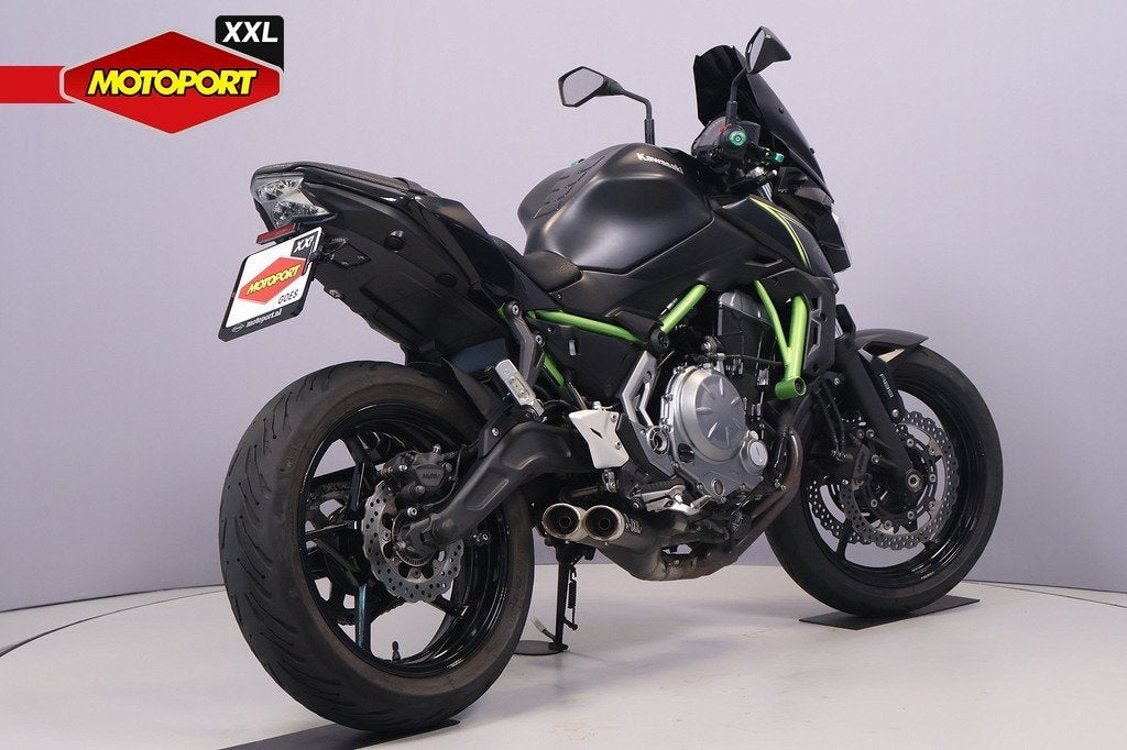 Kawasaki Z650, Motoren, Bedrijf, Naked bike