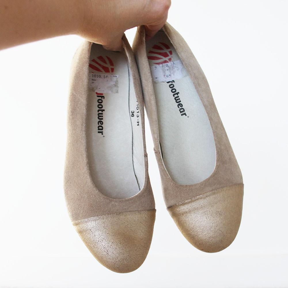 Mooie Suede JJ Footwear Ballerina's -s12 (Maat 36) € 45,-, Kleding | Dames, Schoenen, JJ Footwear, Beige, Zo goed als nieuw, Ballerina's