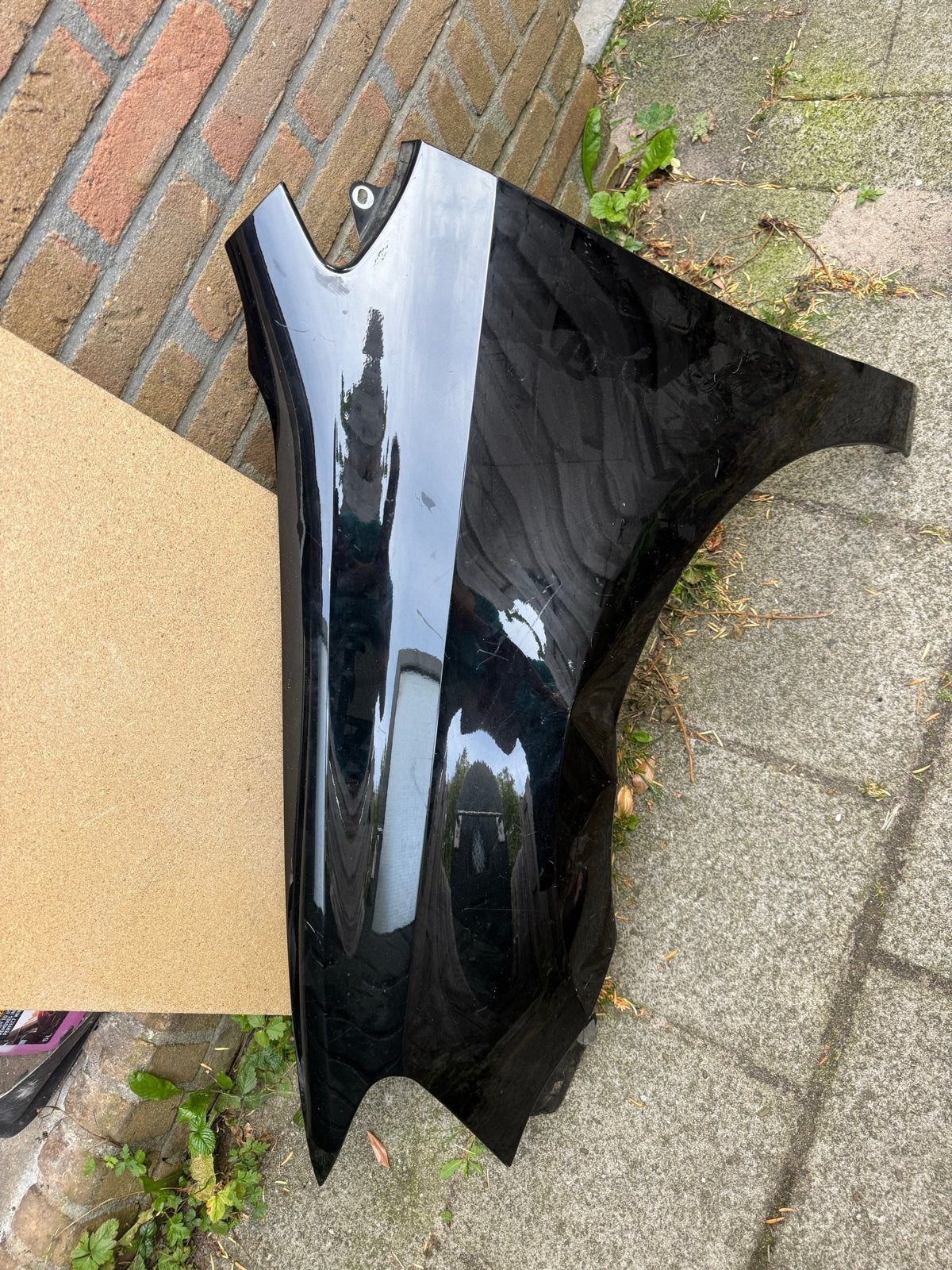 Zwart Spatbord links polo volkswagen, Auto-onderdelen, Carrosserie en Plaatwerk, Ophalen of Verzenden, Gebruikt, Voor, Spatbord