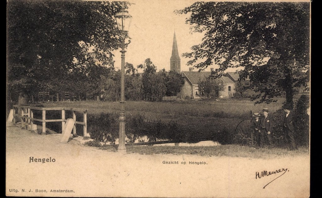 Hengelo (Ov.), Gezicht op Hengelo met volk, gelopen 1902, Verzenden, Voor 1920, Gelopen, Overijssel