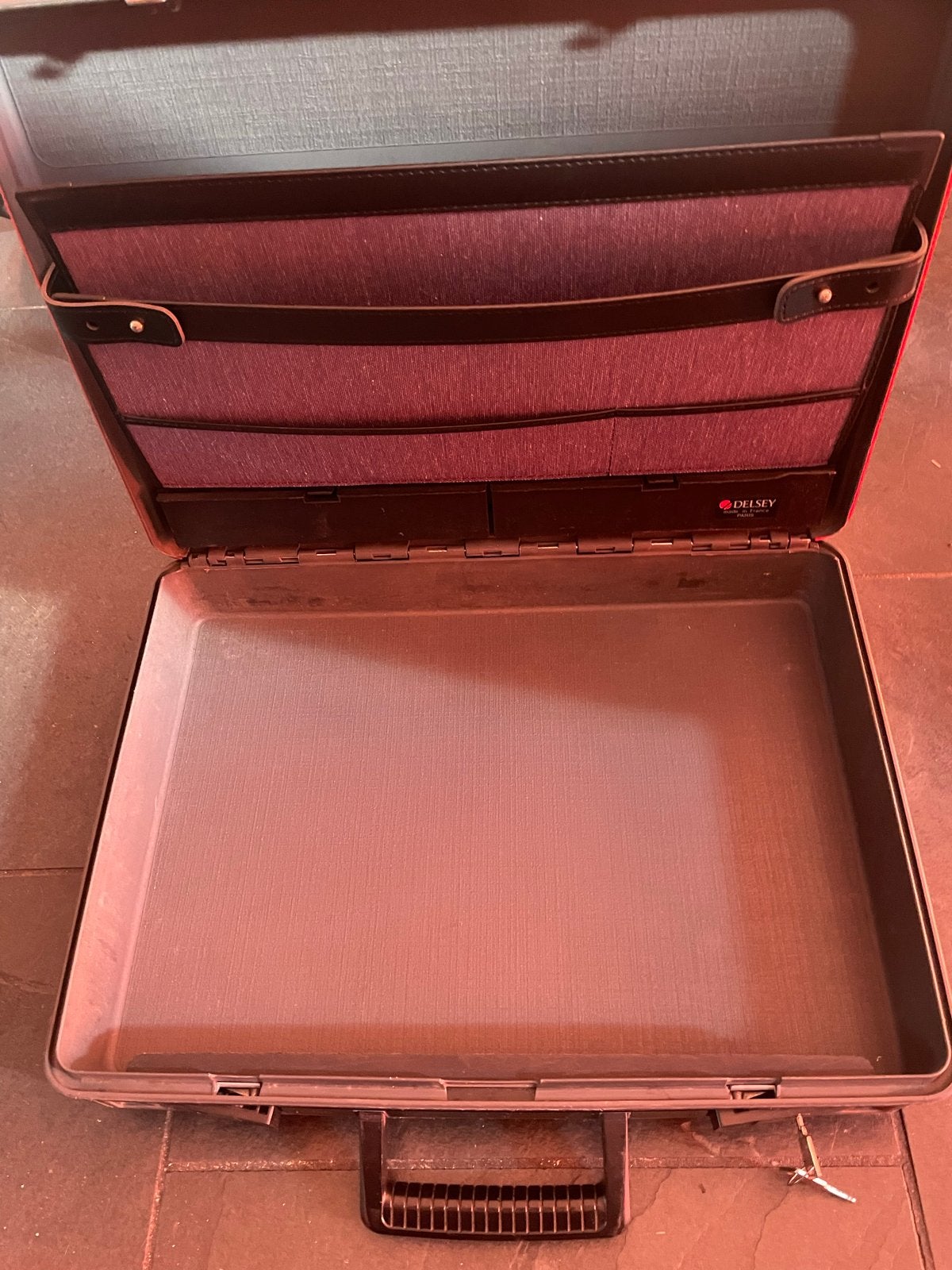 Delsey Attachékoffer - 38 x 48 x 8 cm. Donkergrijs., Ophalen, 40 tot 60 cm, Gebruikt, Minder dan 20 cm