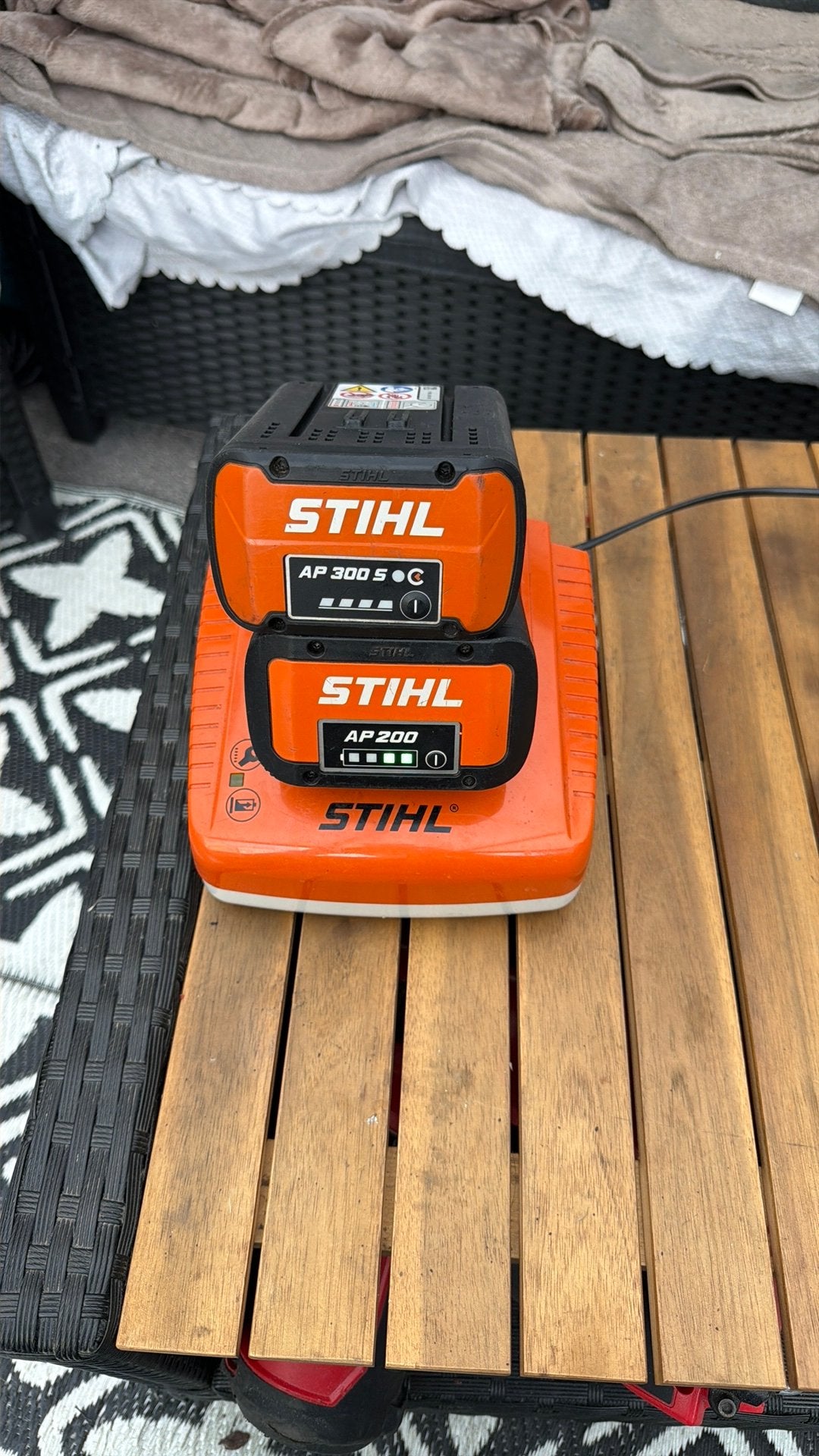 STIHL ACCU SET AP ap 200,  ap 300s en oplader, Tuin en Terras, Ophalen of Verzenden, Zo goed als nieuw, Overige soorten