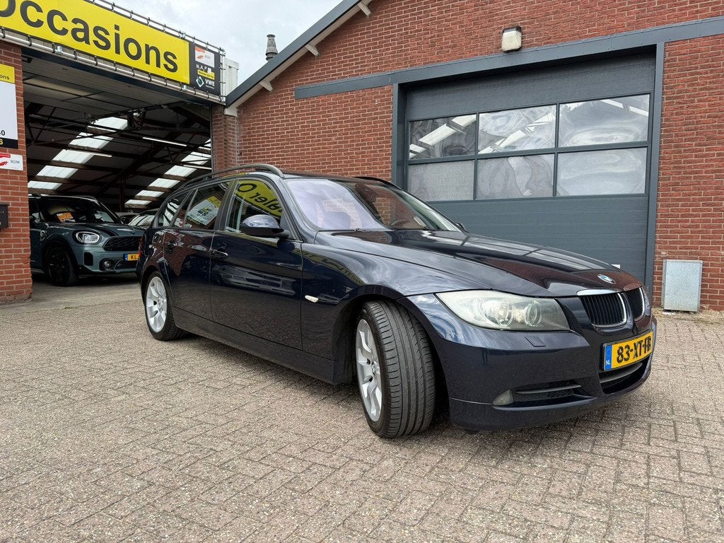 BMW 3-serie Touring 320i High Executive Dealer oh. Trekhaak,, Automaat, Achterwielaandrijving, Zwart, 4 cilinders