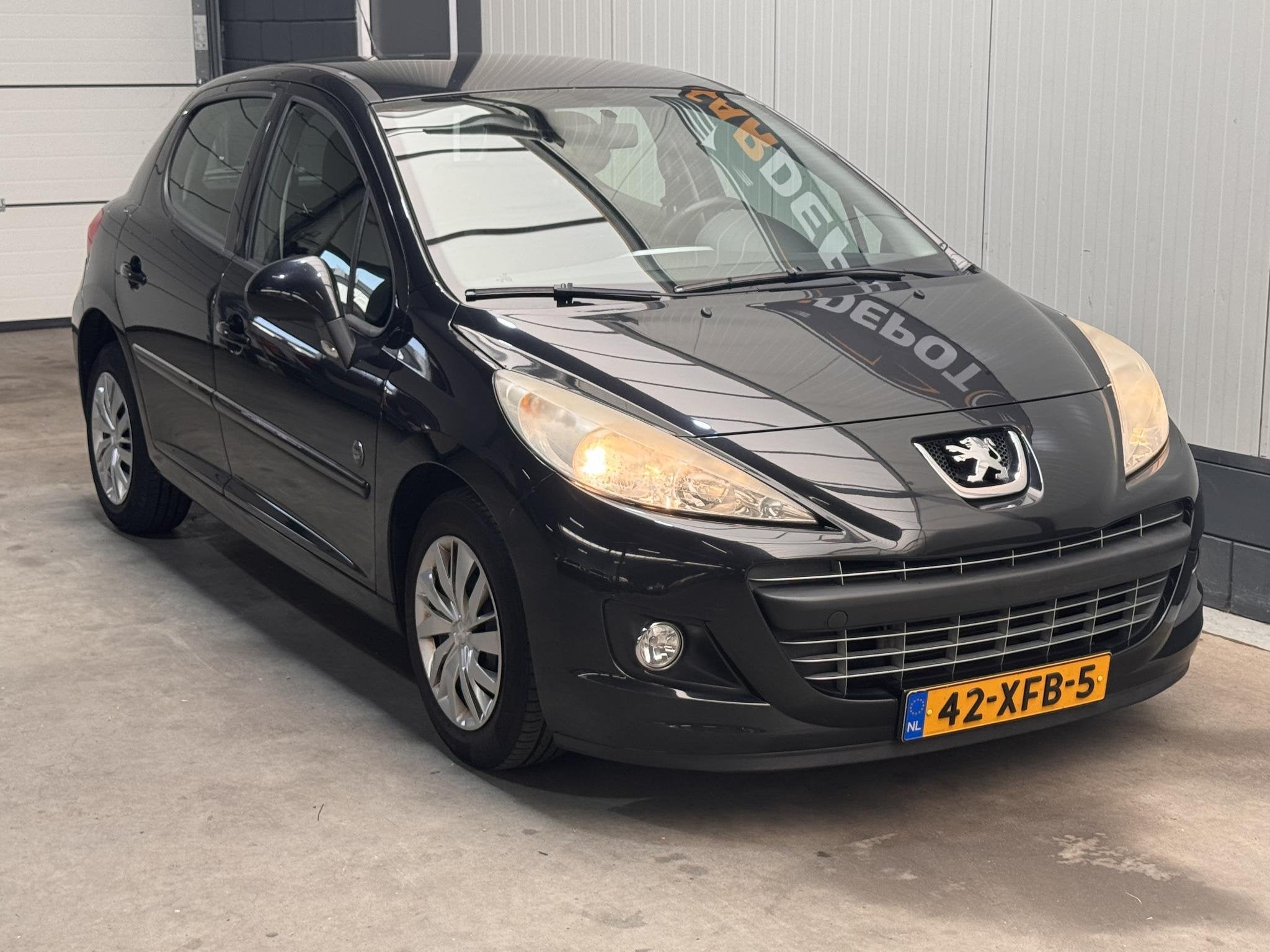 Foto 3 van Peugeot 207 1.4 VTi Urban Move AUTOMAAT
