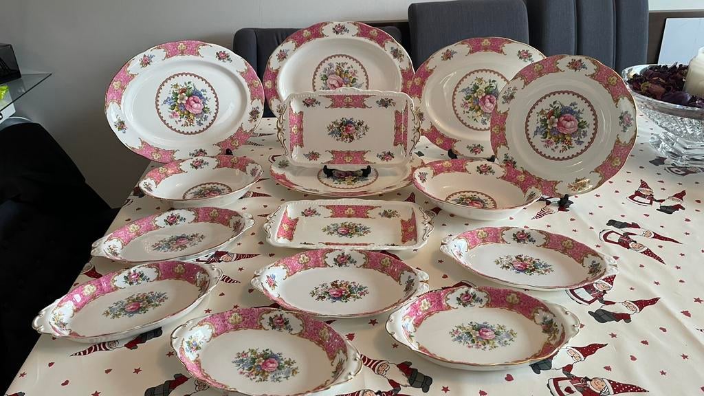 Royal albert, Antiek en Kunst, Antiek | Servies compleet, Ophalen of Verzenden