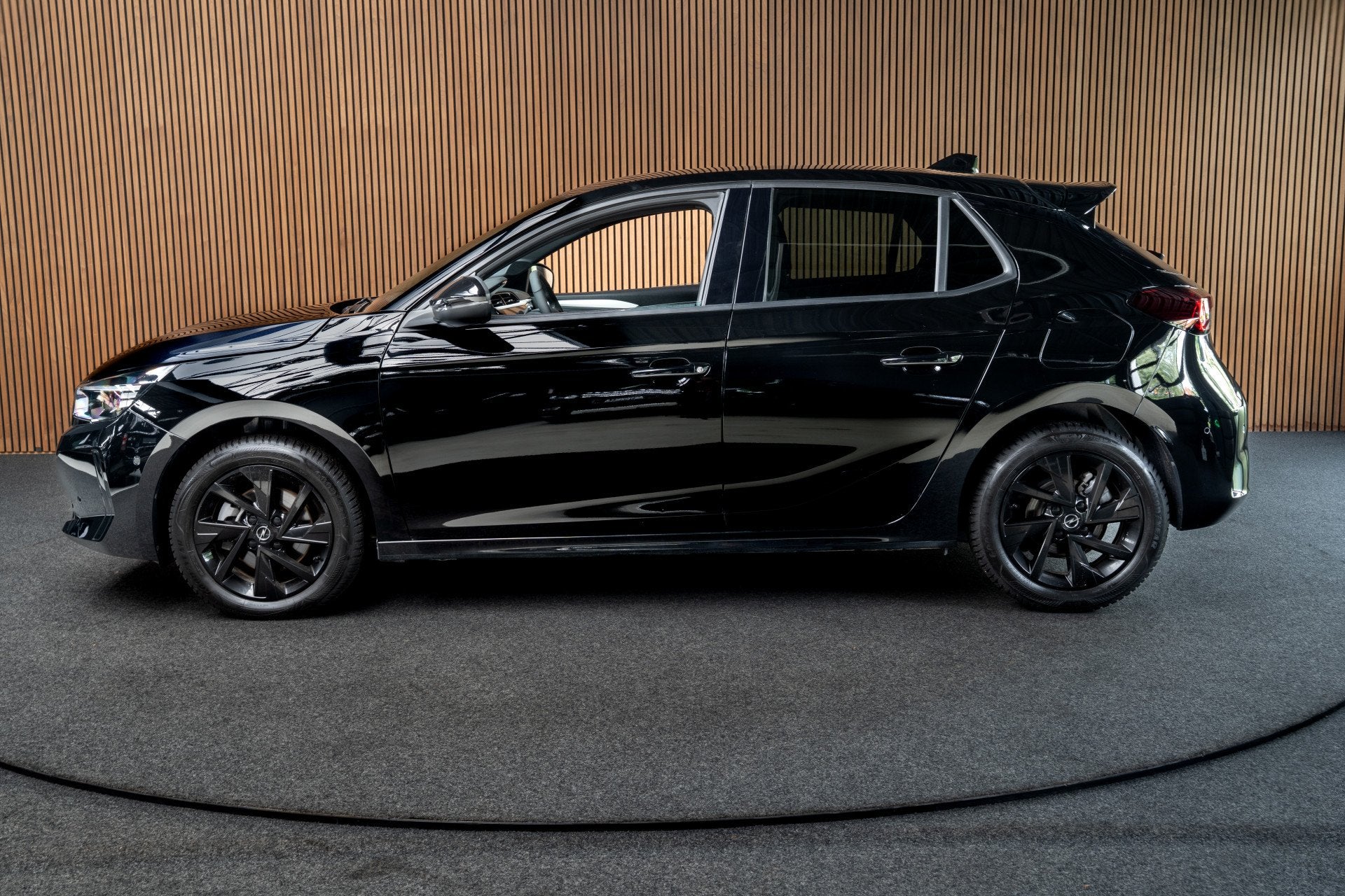 Opel Corsa 1.2 Navi Camera Climate Stoel- & stuur verwarming, Gebruikt, Zwart, 1199 cc, 1133 kg