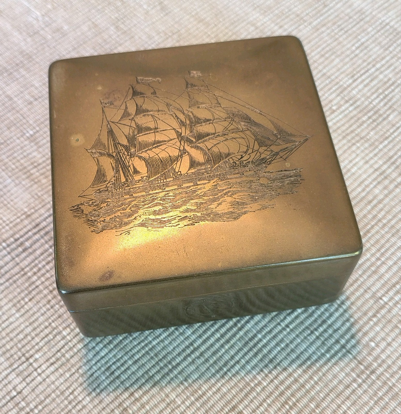 Vintage Messing Sigarettendoosje – Rotterdamsche Lloyd, Ophalen of Verzenden, Gebruikt, Zeilboot, Gebruiksvoorwerp