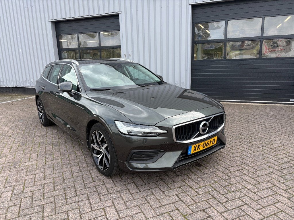 Volvo V60 2.0 D4 Momentum Pro. Adapt. Cruise I Leer I All-in, Auto's, Gebruikt, Euro 6, Diesel, 22 km/l