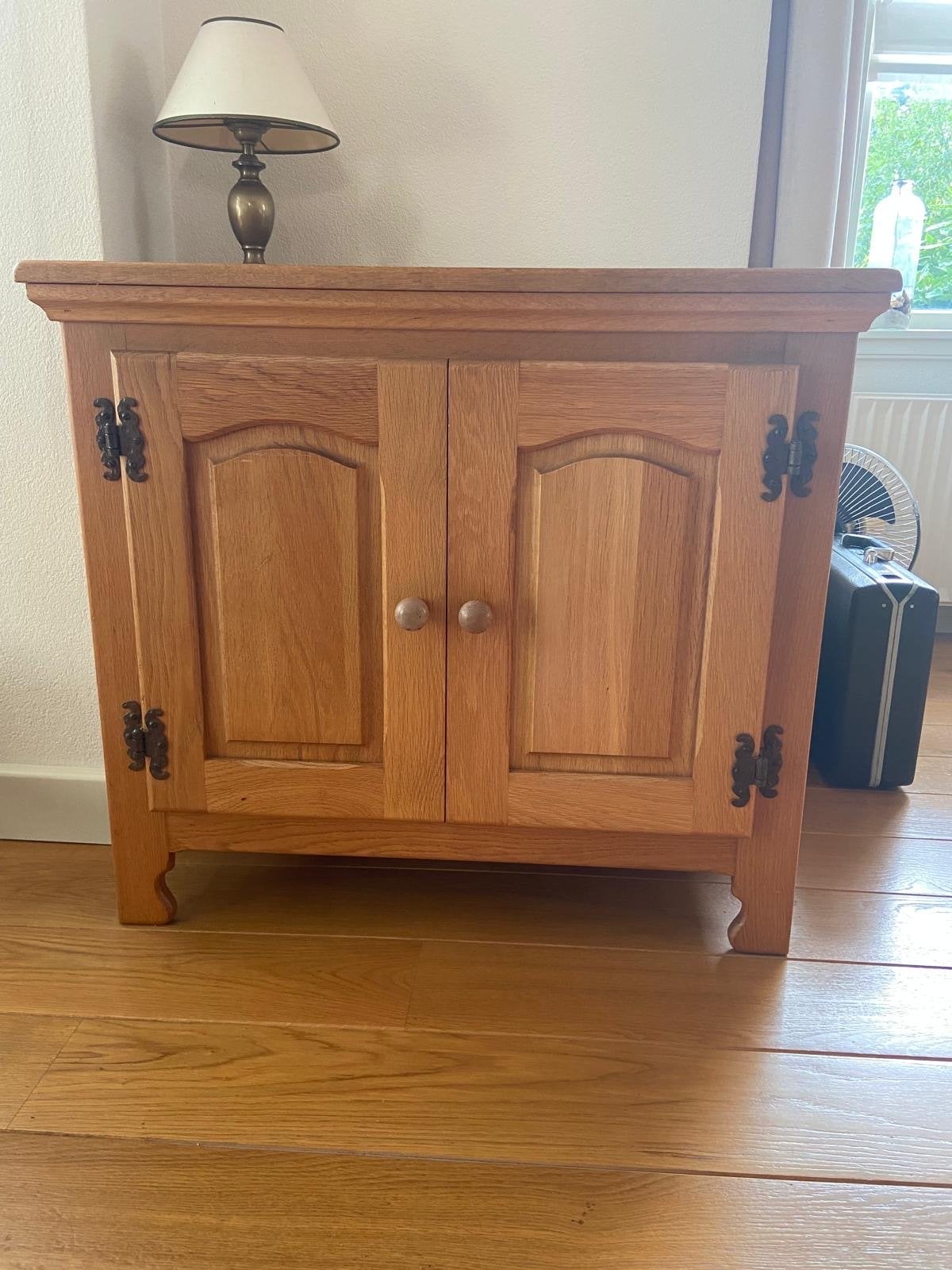 Massief eikenhouten kastje met deuren, Huis en Inrichting, Gebruikt, Eikenhout, 25 tot 50 cm, Met deur(en)