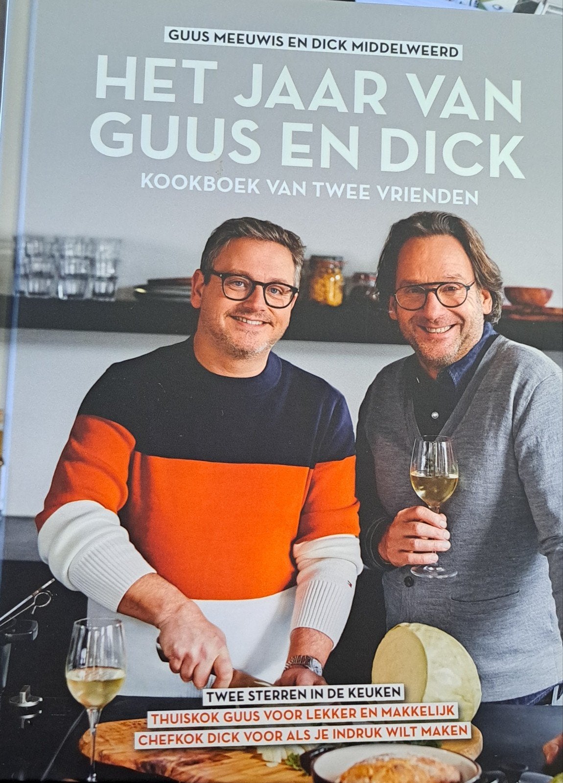 Het Jaar van Guus en Dick - Kookboek van twee vrienden, Ophalen of Verzenden, Zo goed als nieuw, Guus Meeuwis en Dick Middelweerd