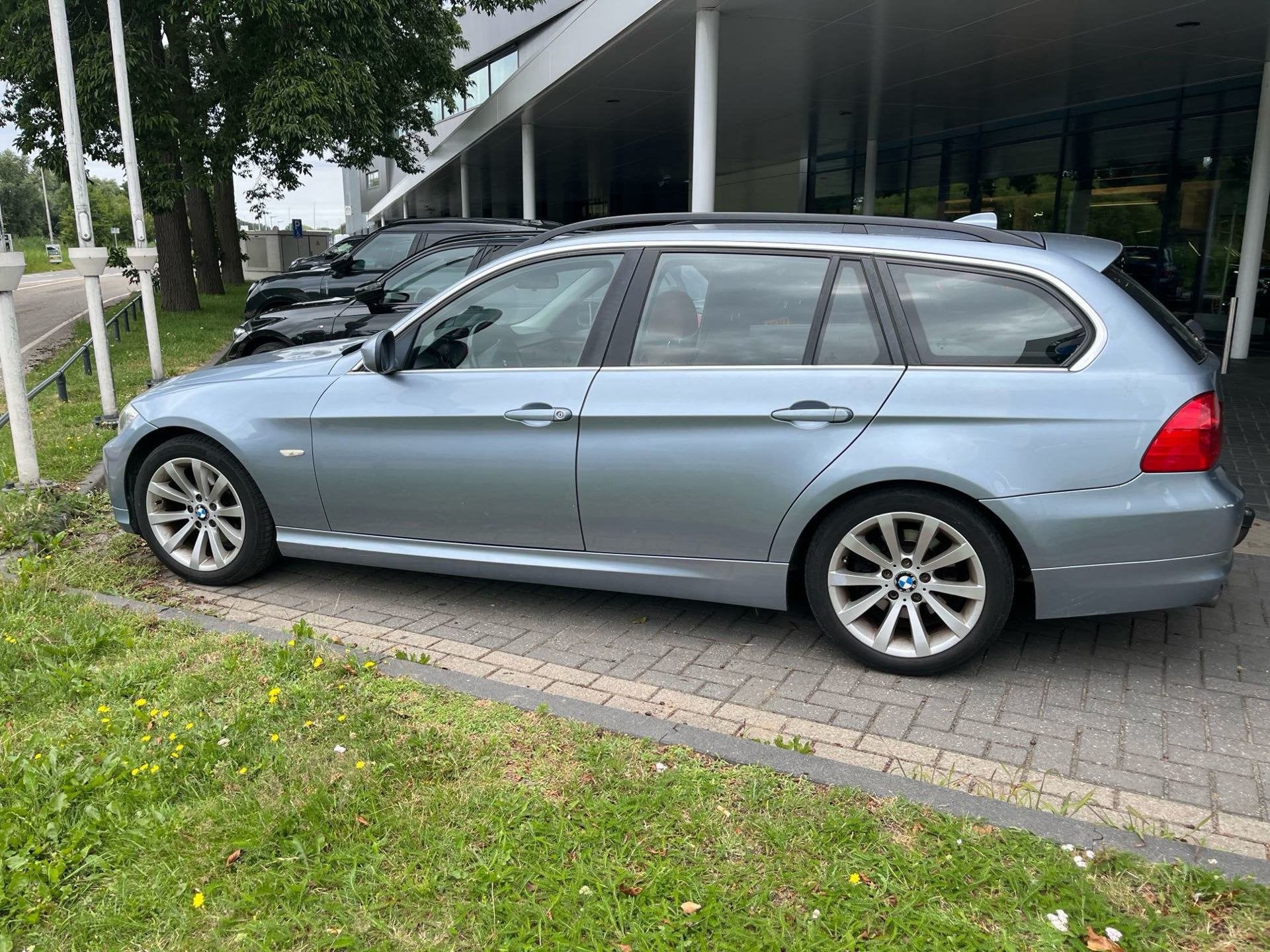 BMW 3-serie Touring 320i 170pk 1e eig. Clima Cruise Leder Na, Auto's, Achterwielaandrijving, 4 cilinders, Blauw, Handgeschakeld