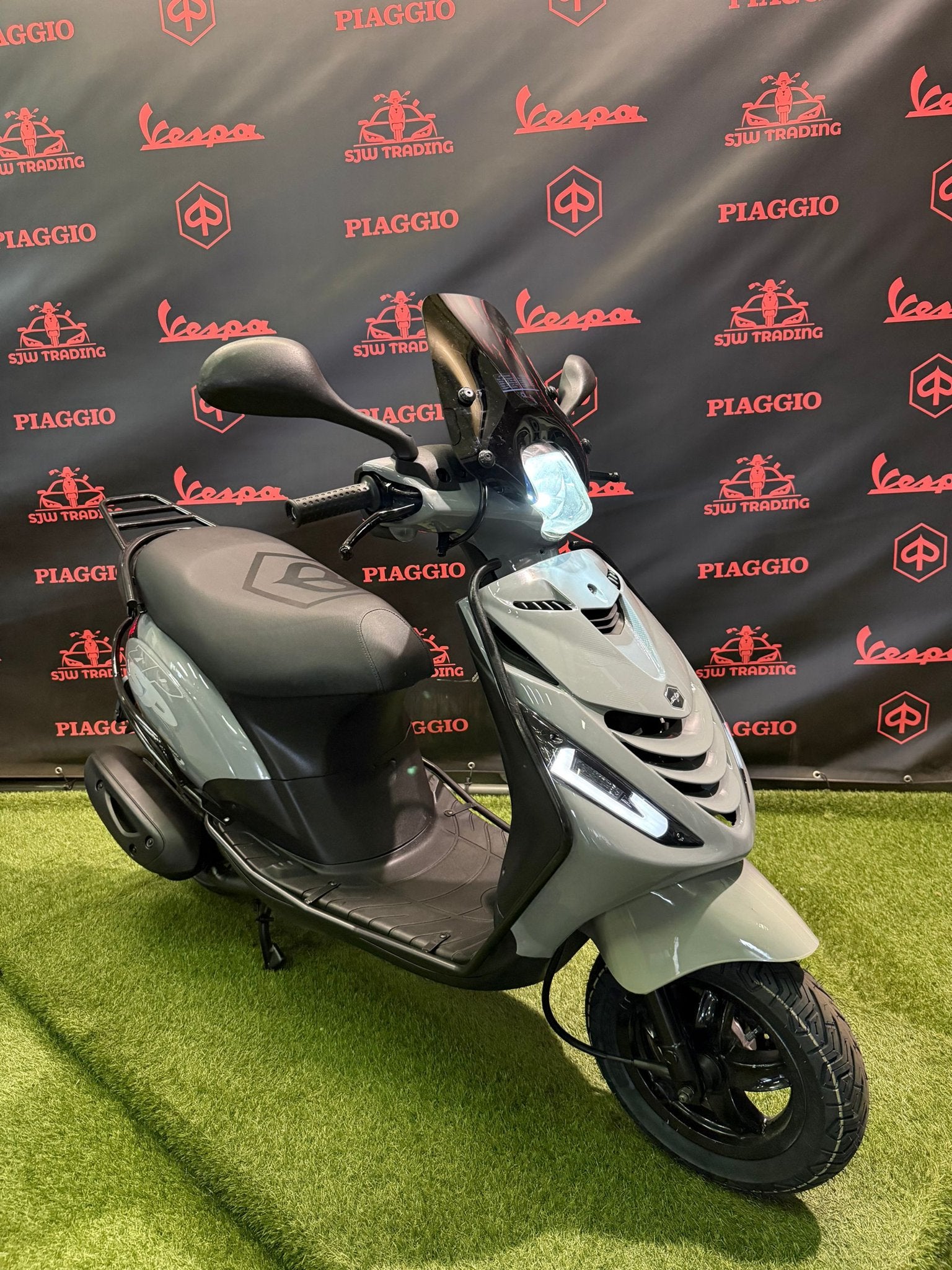 Piaggio Zip 2023 Brom! Nardo Grey / Full Option / Garantie!, Maximaal 45 km/u, Zip, Ophalen of Verzenden