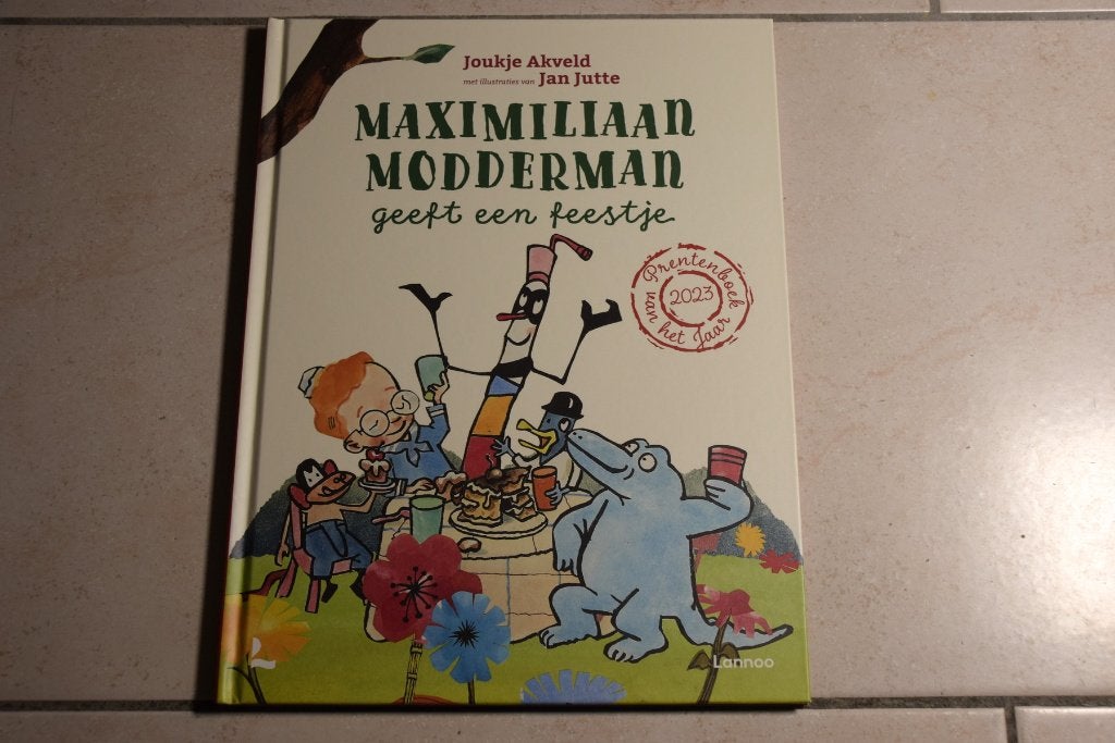 Maximiliaan Modderman geeft een feestje / Joukje Akveld, Boeken, Ophalen of Verzenden, Zo goed als nieuw, Fictie algemeen