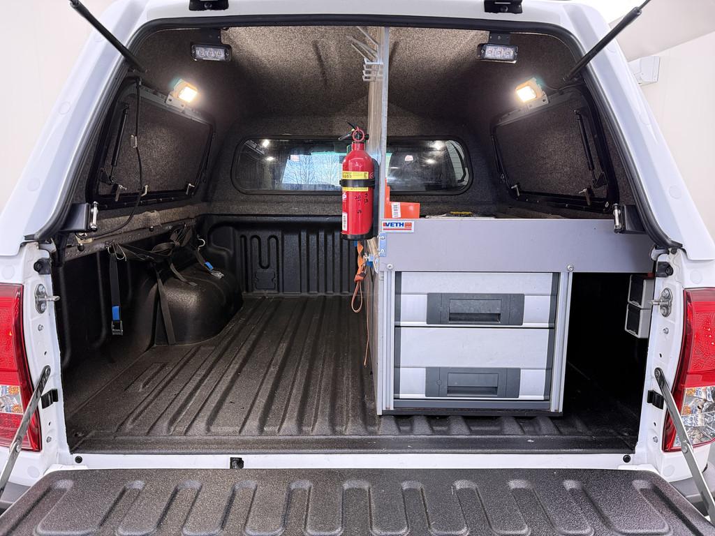 Toyota Hilux 2.4 D-4D 4WD AUT-6 Double Cab Prof. Lier Canopy, Auto's, Automaat, Stof, Gebruikt, 4 cilinders