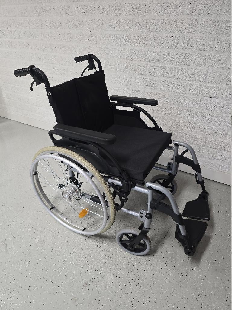 Inklapbare Breezy PariX² rolstoel met handremmen begeleider, Diversen, Rolstoelen, Breezy, Breezy, Zo goed als nieuw, Duwrolstoel