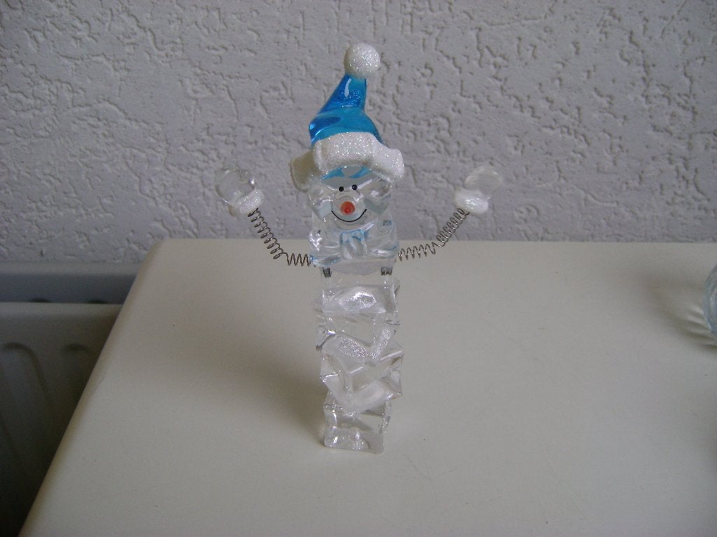 glazen sneeuwpop met blauwe muts en beweegbare armen, Ophalen of Verzenden, Zo goed als nieuw