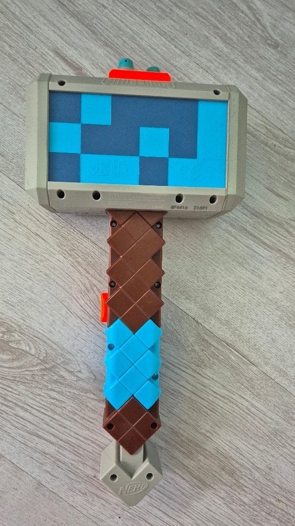 Nerf Minecraft Stormlander Dart-Blasting Hammer, Ophalen of Verzenden, Zo goed als nieuw