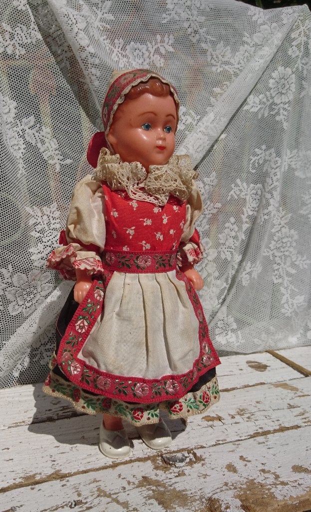 Folkloristisch popje / Slavisch ? Folklore pop met schortje, Verzamelen, Ophalen of Verzenden, Gebruikt, Pop