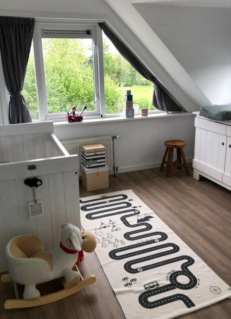 Vloerkleed babykamer/kinderkamer oyoy auto’s, Huis en Inrichting, Stoffering | Tapijten en Kleden, Gebruikt, 50 tot 100 cm, 150 tot 200 cm