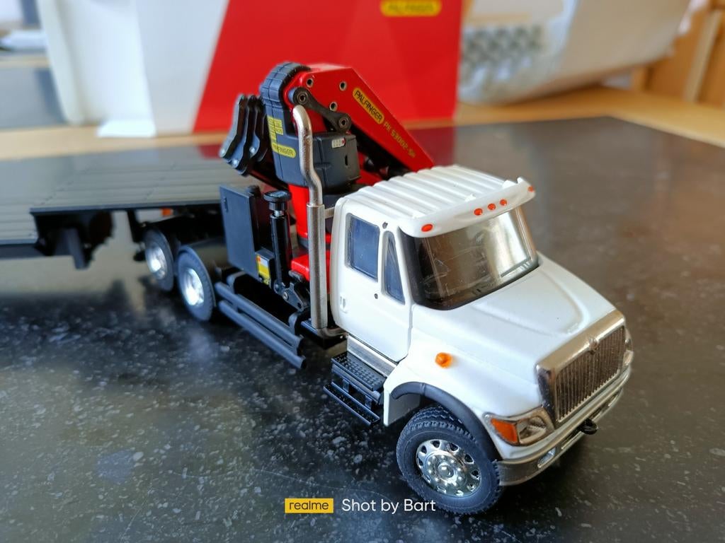 INTERNATIONAL MET PALFINGER PK53002-SH B-BAK 2ASSEMI CONRAD, Hobby en Vrije tijd, Modelauto's | 1:50, Ophalen of Verzenden, Zo goed als nieuw