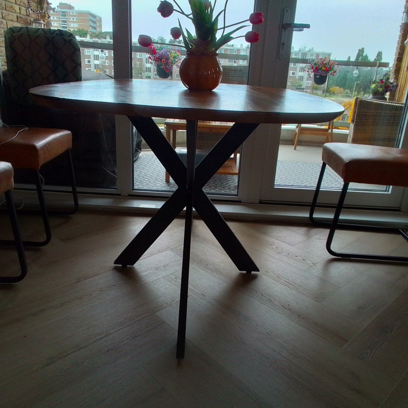 Ovale eettafel met metalen spinpoot, Overige houtsoorten, 100 tot 150 cm, Modern, Industrieel, Zo goed als nieuw
