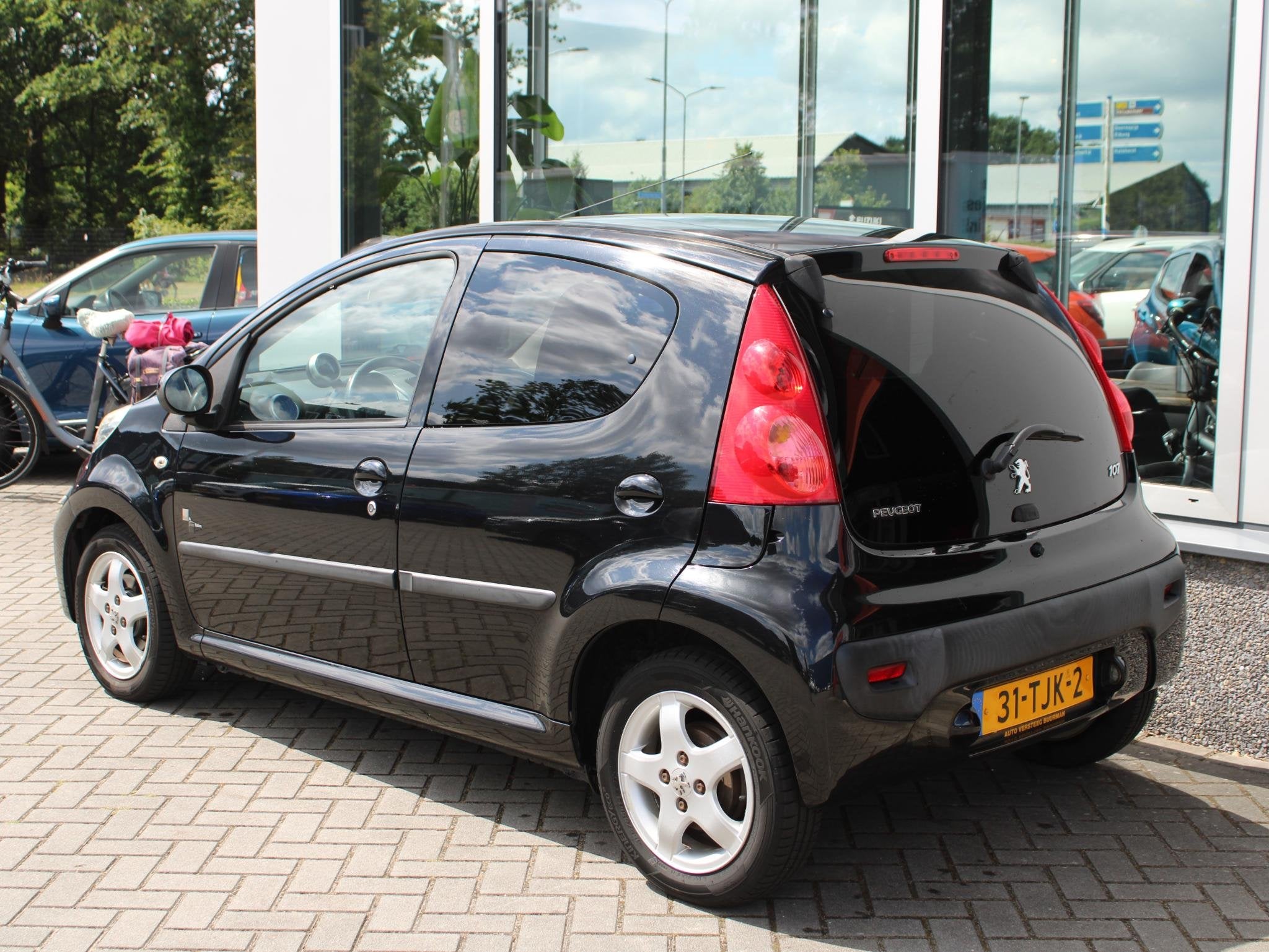 Peugeot 107 1.0-12V Black & Silver Airconditioning Complete, Auto's, Peugeot, Voorwielaandrijving, Euro 5, Zwart, 4 stoelen