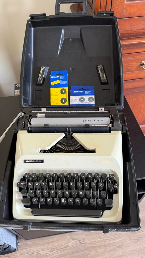 Typemachine Adler Gabriele 25 in koffer, Diversen, Ophalen