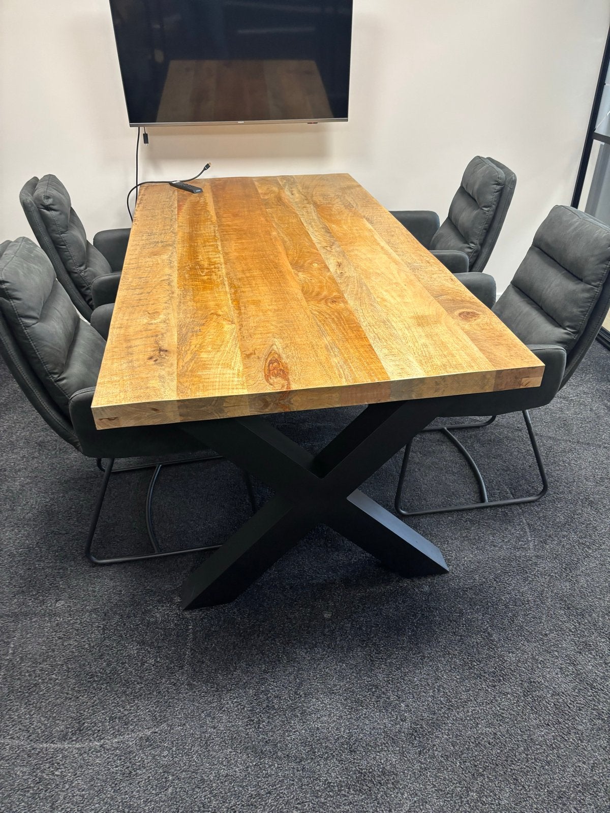 Robuuste eettafel met X-poot en 4 comfortabele stoelen, Huis en Inrichting, Ophalen, 100 tot 150 cm, Zo goed als nieuw, 150 tot 200 cm