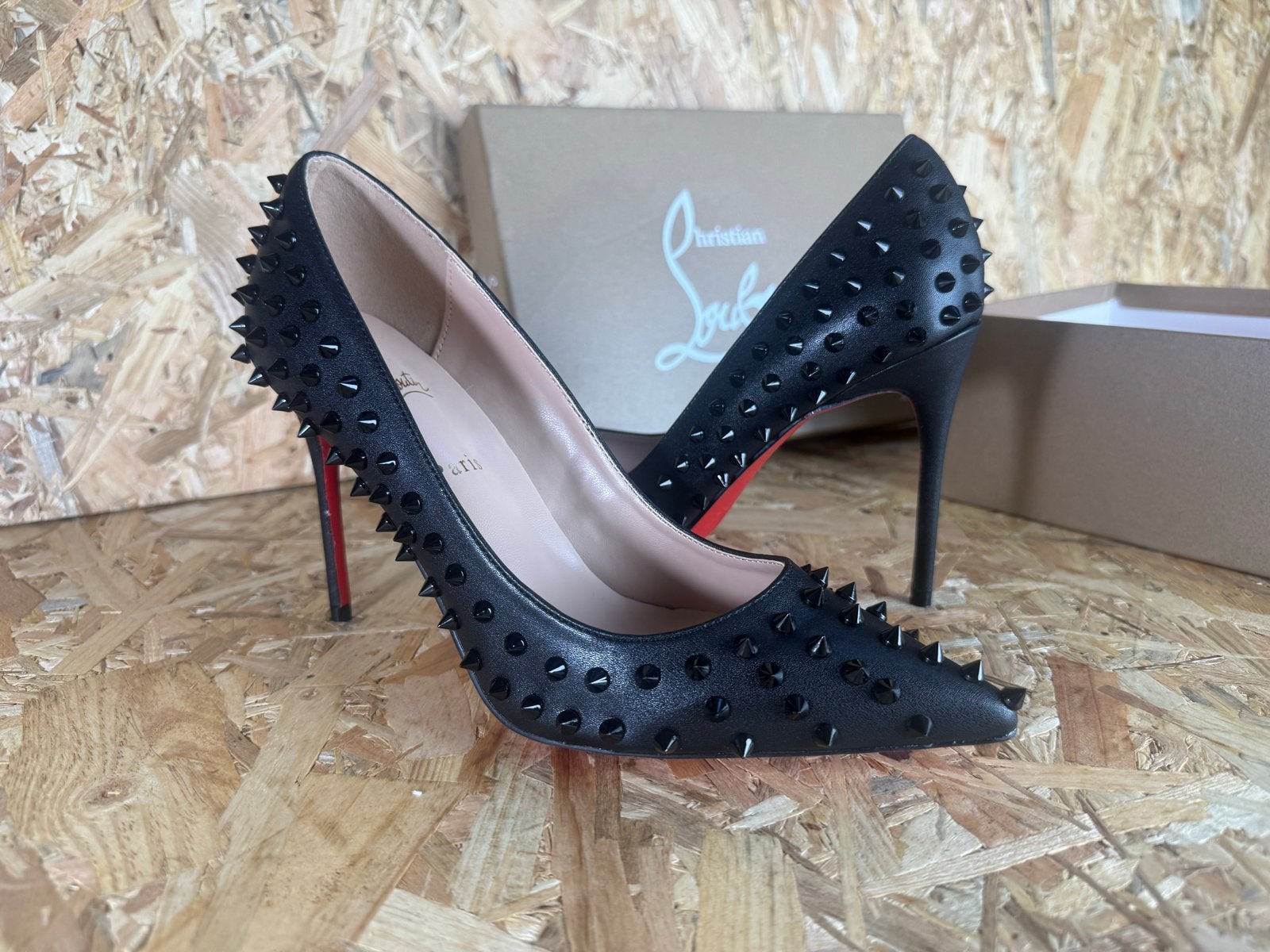 Christian Louboutin Hakken met Studs Maat 42, Pumps, Zwart, Nieuw, Ophalen of Verzenden
