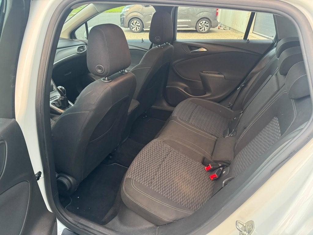 Foto 13 van Opel Astra 1.0 Turbo  Sports Tourer 2017 Wit Airco| trekhaak