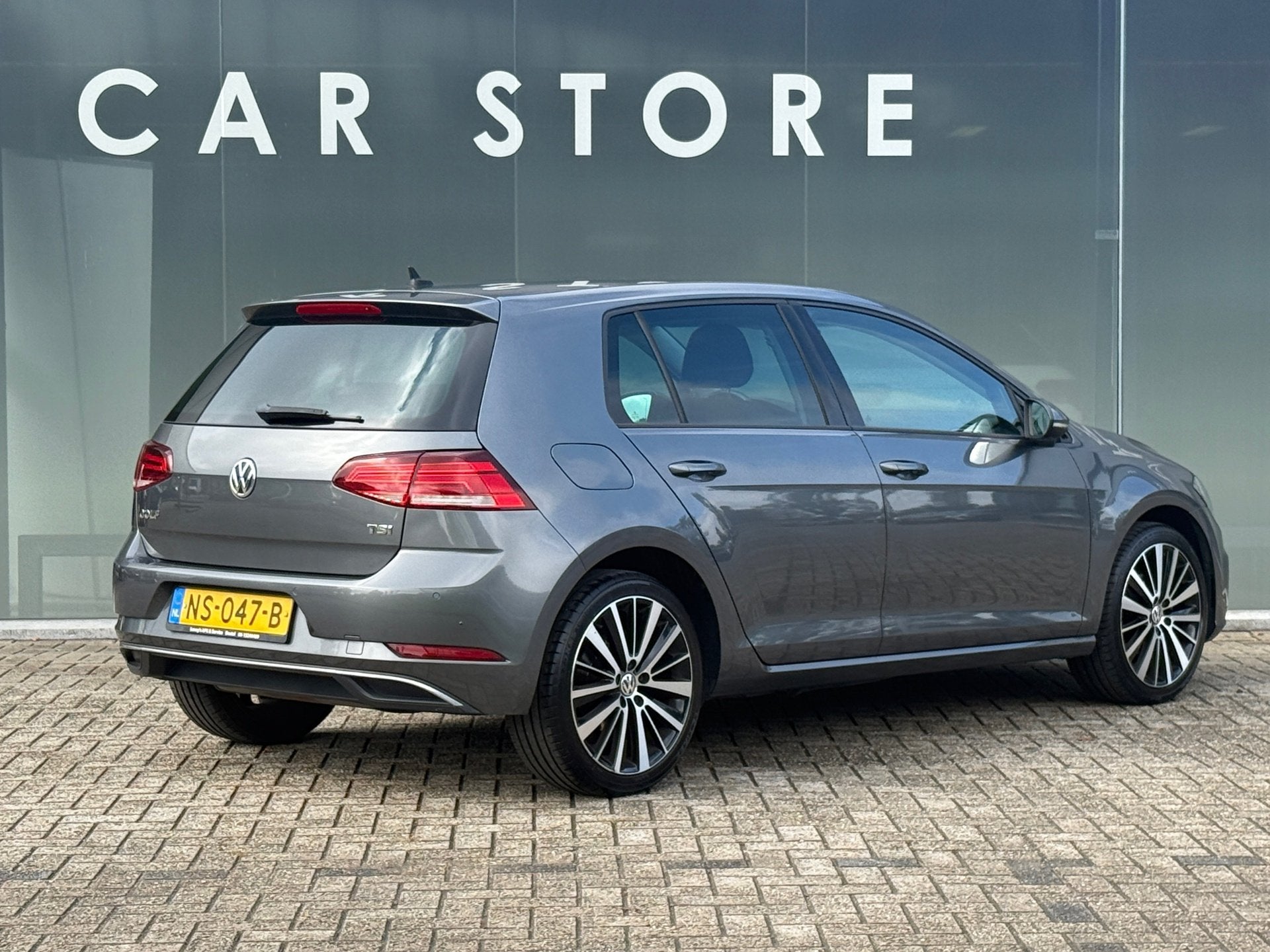 Volkswagen Golf 1.0 TSI 110PK Comfortline CARPLAY|PDC|LED, Auto's, Dealer onderhouden, Gebruikt, Origineel Nederlands, Bedrijf