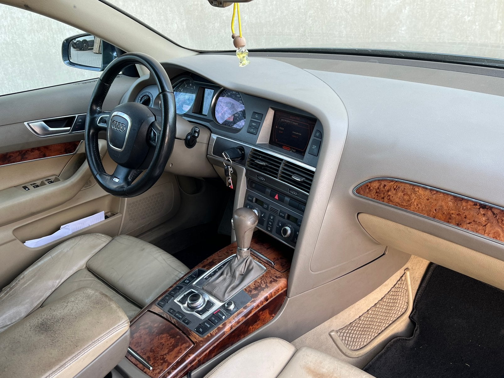 Goedrijdende Audi A6 2.4 V6 177PK Avant Automaat/NieuweAPK!, Auto's, Audi, 1800 kg, Beige, Navigatiesysteem, Blauw