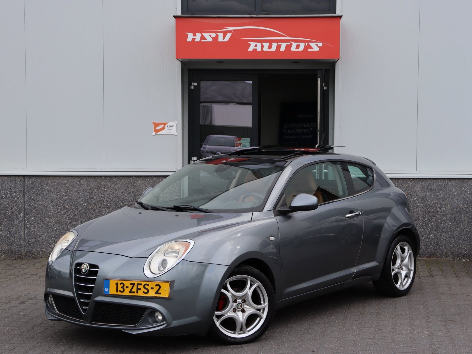 Alfa Romeo MiTo 0.9 TwinAir Distinctive leer PANO org NL, Auto's, Alfa Romeo, Voorwielaandrijving, Euro 5, 86 pk, Gebruikt