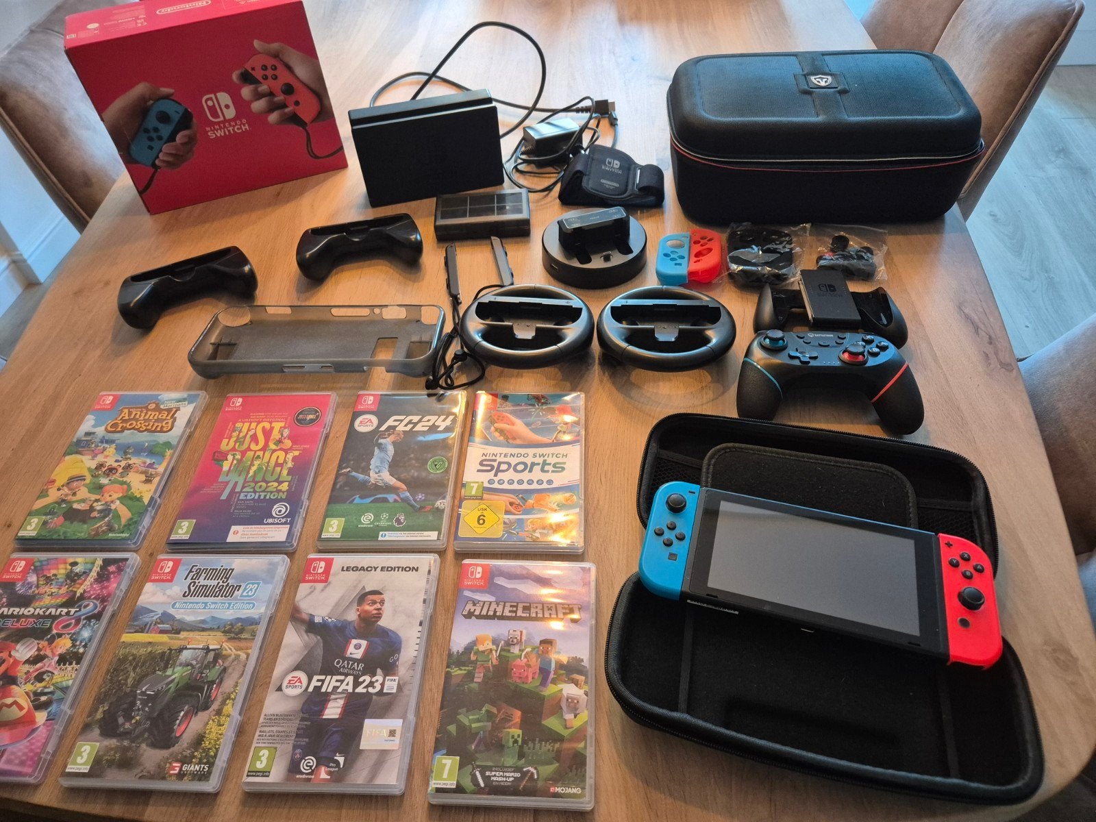 Nintendo Switch met 8 games en accessoires, Switch 2019 Upgrade, Met games, Ophalen of Verzenden, Zo goed als nieuw