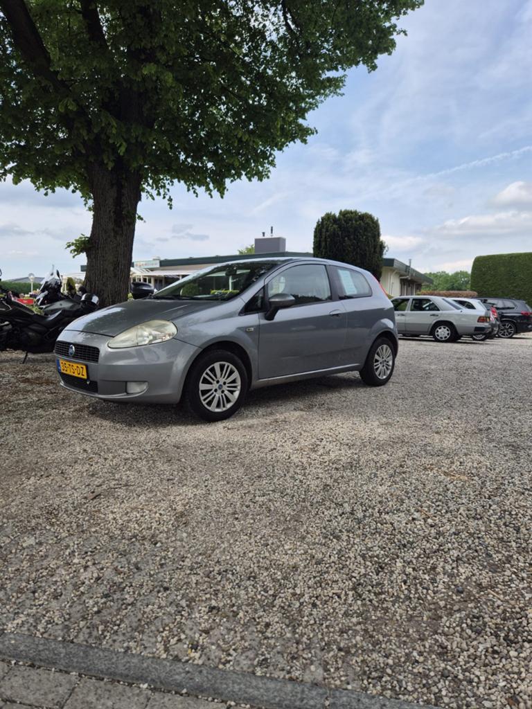 Fiat Punto 1.4 3DR 2007 Grijs, Auto's, Voorwielaandrijving, Stof, 40 €/maand, Zwart