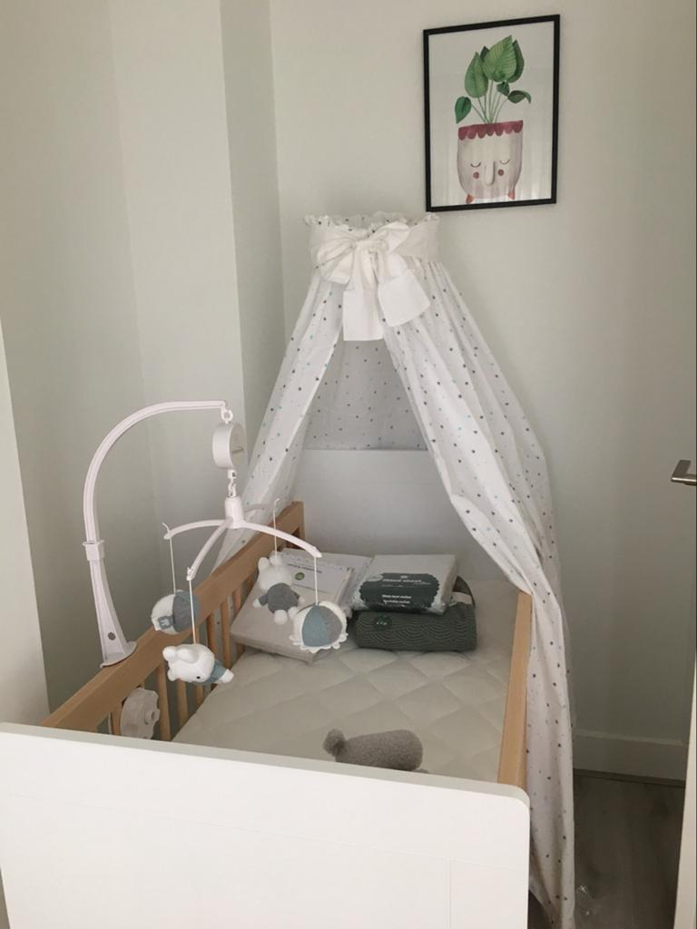 Baby ledikant met matras en hoes - Zo goed als nieuw, Kinderen en Baby's, Babywiegjes en Ledikanten, Ophalen, Zo goed als nieuw