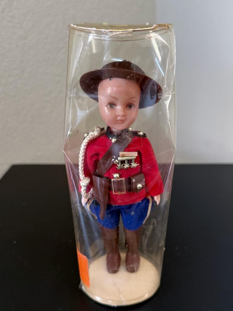 Vintage RCMP Mountie pop | H14cm | Canada, Verzamelen, Militaria | Algemeen, Ophalen of Verzenden, Overige soorten, Overige gebieden