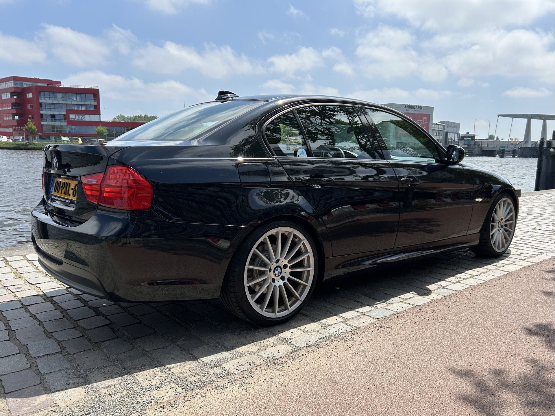BMW 3 Serie 318i Corporate Lease M Sport Edition airco/ecc n, Euro 5, Zwart, 4 cilinders, Leder en Stof