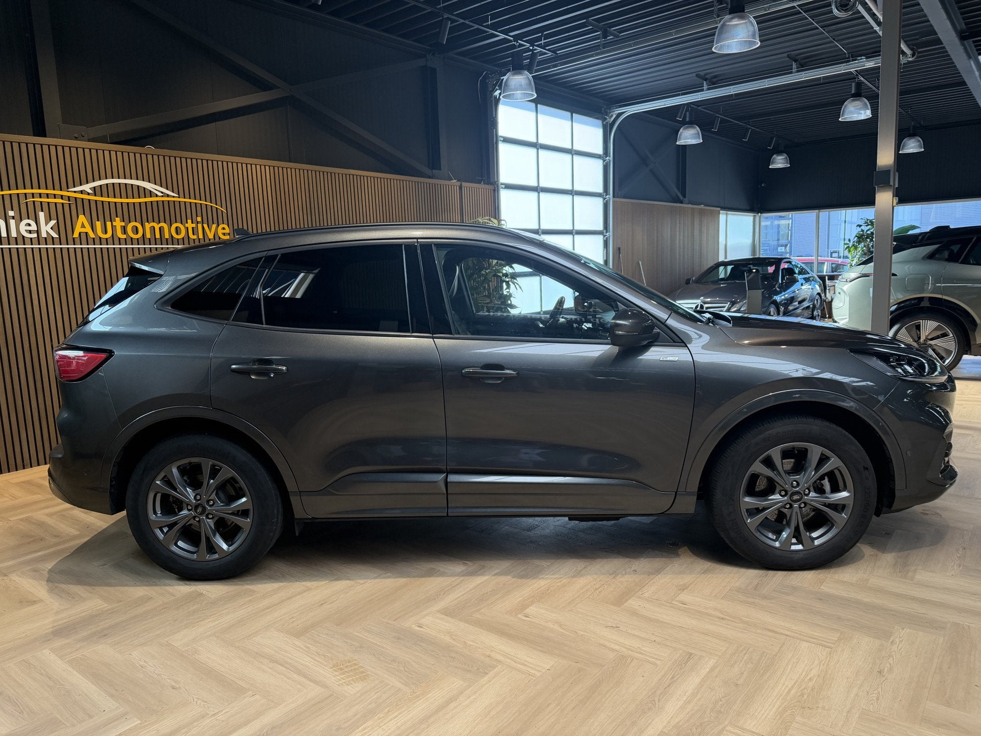 Ford Kuga 2.5 PHEV Titanium VERWARMDE STOELEN VOOR EN ACHTER, Dealer onderhouden, Gebruikt, 4 cilinders, Met garantie (alle)