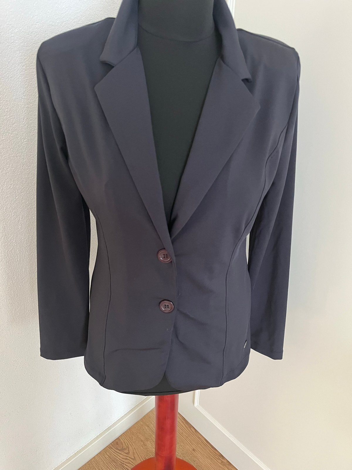 Angelle Milan Donkerblauw Jasje - Maat M, Kleding | Dames, Jasjes, Kostuums en Pakken, Maat 38/40 (M), Blauw, Ophalen of Verzenden