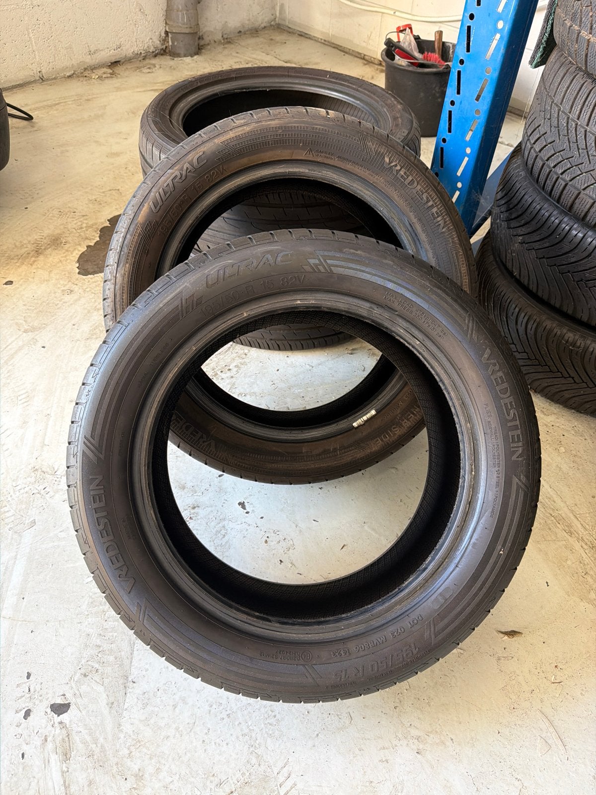 2 Vredestein Ultrac banden 195/50 R15, Ophalen, Gebruikt