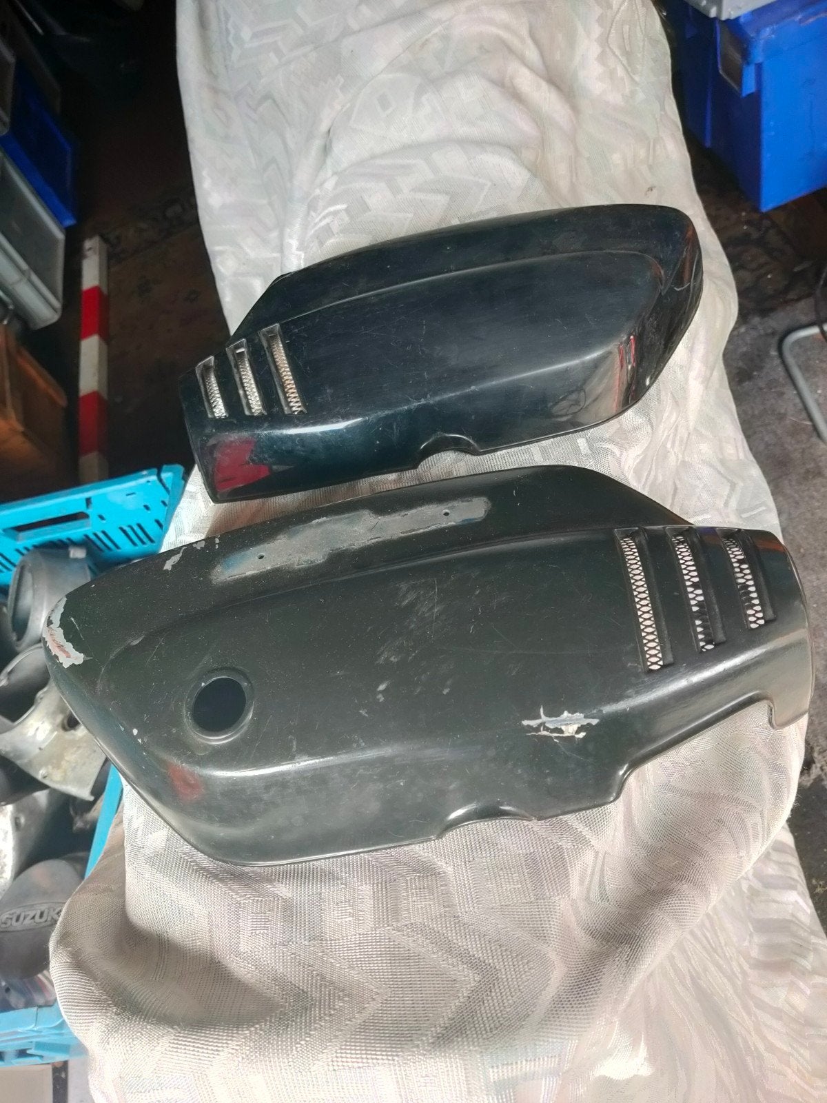 LINKER EN RECHTER ZIJKAPPEN SUZUKI GT - 750 J/K, Ophalen of Verzenden