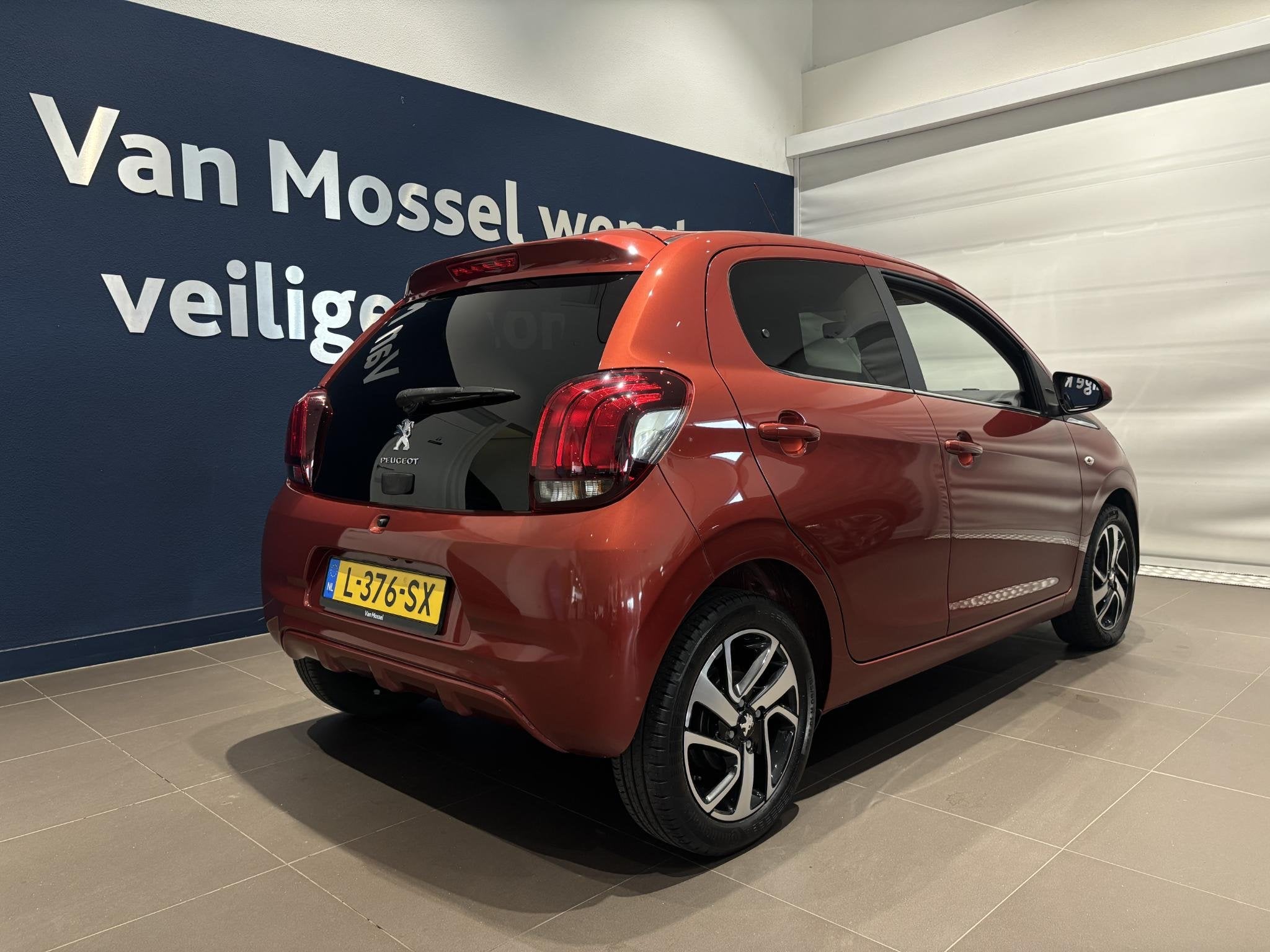 Peugeot 108 1.0 e-VTi Allure | Climate control | Camera | Ap, Voorwielaandrijving, 12 maanden, Stof, Gebruikt