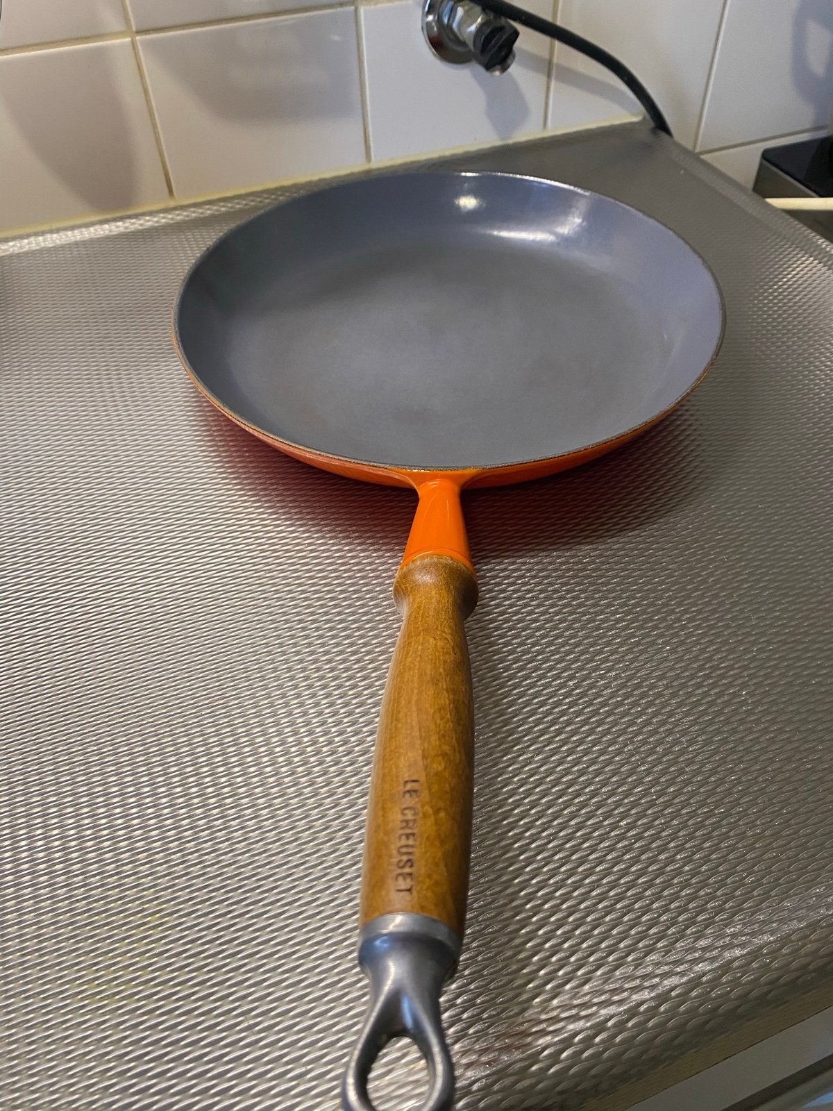 Le Creuset Koekenpan - Gietijzer met houten handvat, Ophalen, Koekenpan, Gebruikt, Gietijzer