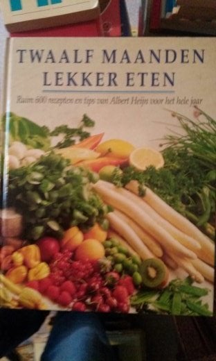 Boek - 73 - Twaalf maanden lekker eten, Ophalen of Verzenden
