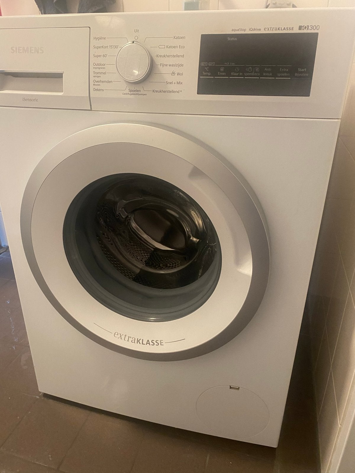 Defecte Siemens wasmachine - lekt water, Witgoed en Apparatuur, Ophalen, 6 tot 8 kg, Voorlader, Niet werkend