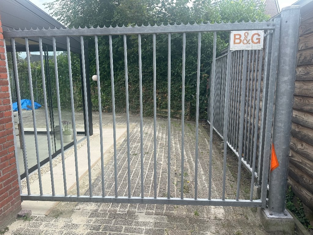 Spijlenhekwerk B&G – ca. 35 meter + 2 poorten, Tuin en Terras, Ophalen, Met poort, Gebruikt, Spijlenhekwerk